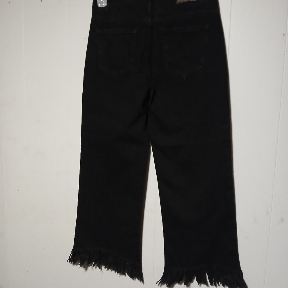 F-way brand NWT ladies black capris. - Picture 6 of 9